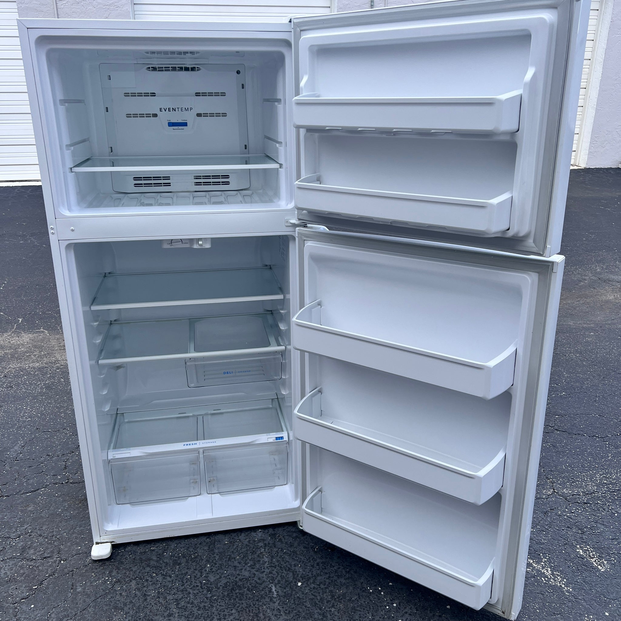 Frigidaire Top and Bottom Refrigerator Frigidaire Top and Bottom Refrigerator